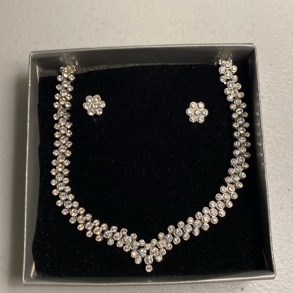 Avon Rhinestone Choker and Pierced Earrings Set - Picture 6 of 6